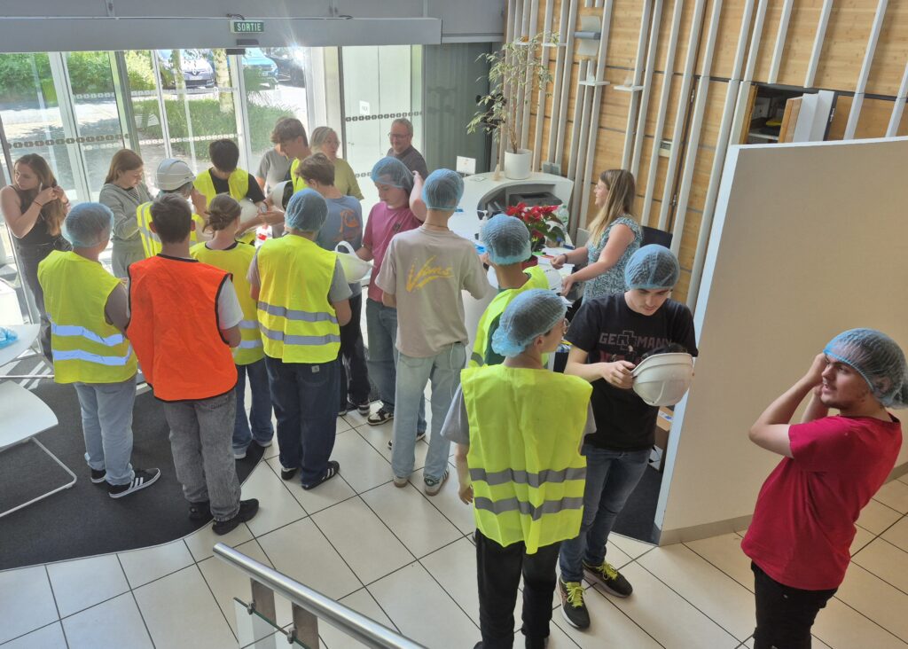 19 Fécamp students joined a unique two-week internship, exploring diverse careers from health to renewable energy with local partners and OLVEA.